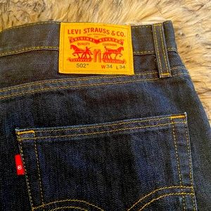 Dark wash Levi’s 502 w34